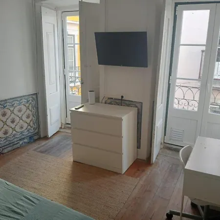 Apartment & Cosy Flat In Vibrant Bairro Alto Lisbon