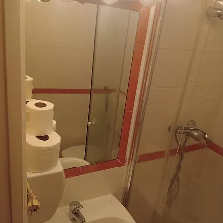 Apartment & Cosy Flat In Vibrant Bairro Alto Lisbon