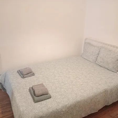 & Cosy Flat In Vibrant Bairro Alto Lisbon